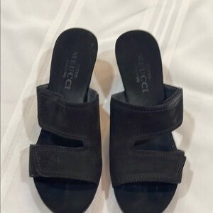 Sesto Meucci Black Minimalist Design